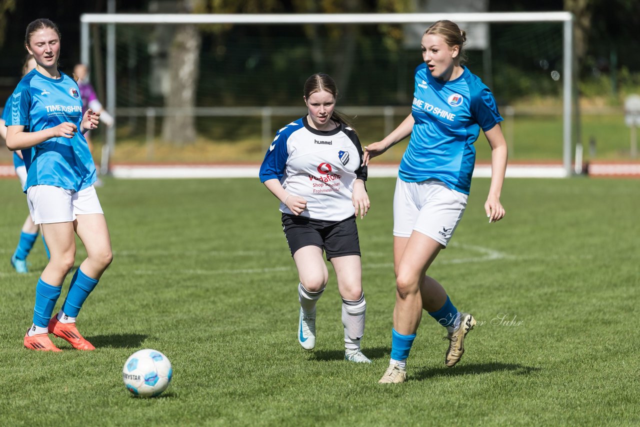 Bild 196 - wBJ VfL Pinneberg - Germania Schnelsen : Ergebnis: 15:1